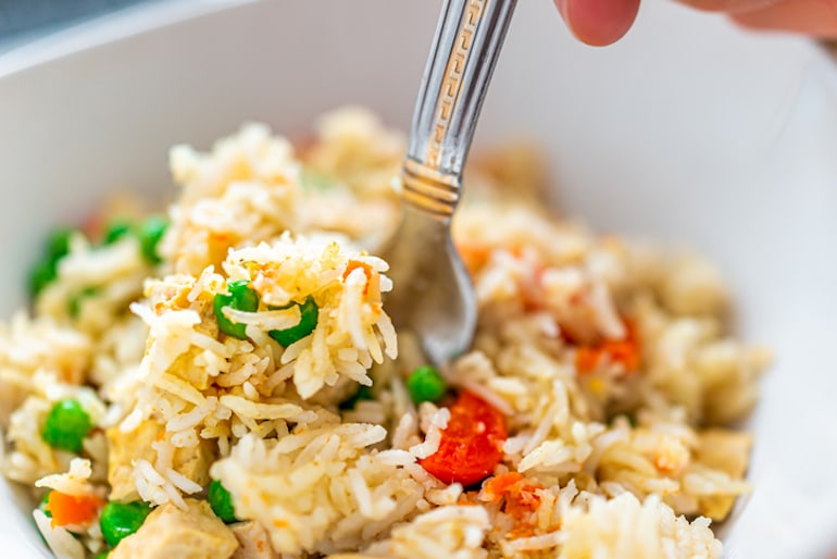 吃一顿平衡的饭，米饭是复杂的碳水化合物，蔬菜是颜色