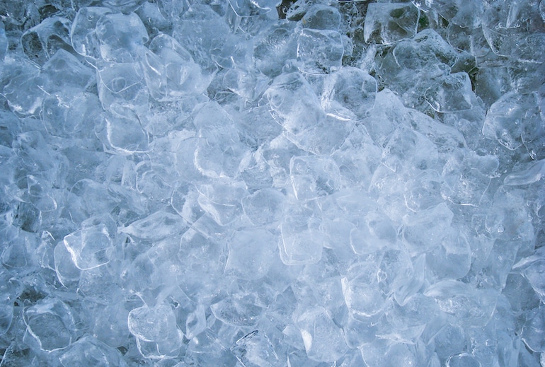 冰来演示威姆·霍夫法的冷疗法支柱