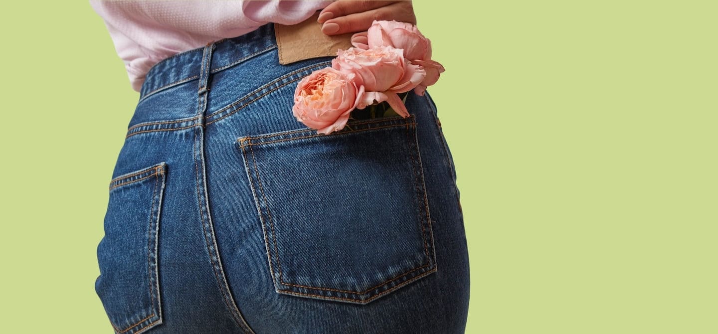 女人的屁股，口袋里放着一朵花来说明我们为什么放屁，为什么放屁有味道