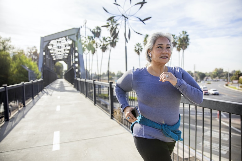 老年妇女为健康而运动